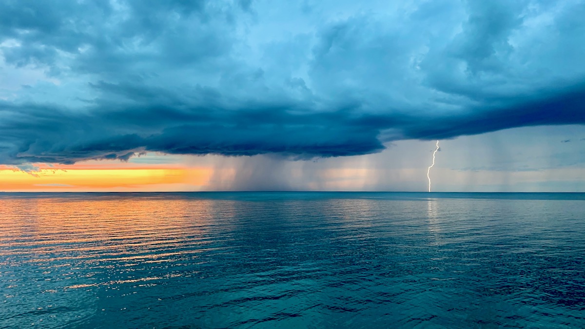 Lightning bolt