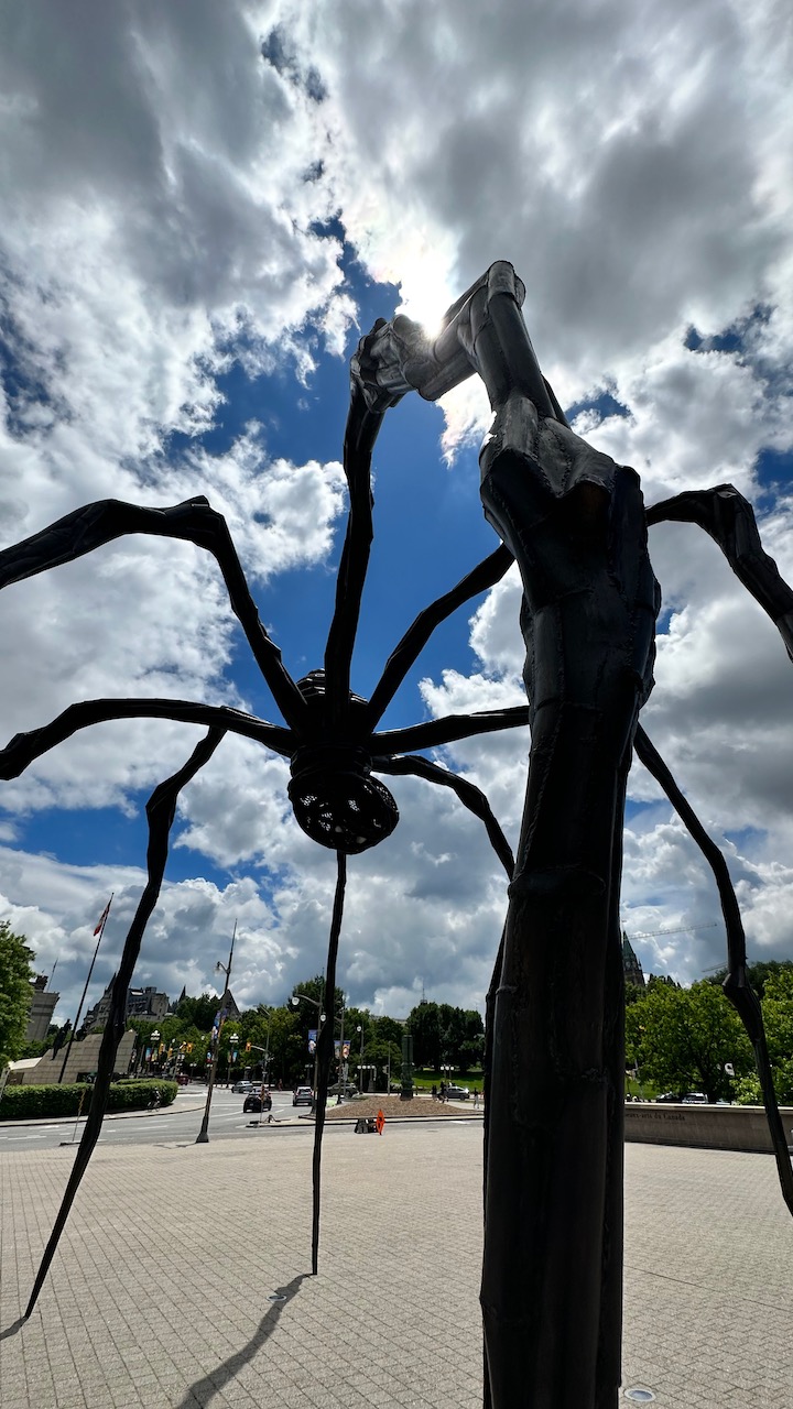 The status "Maman" in Ottawa